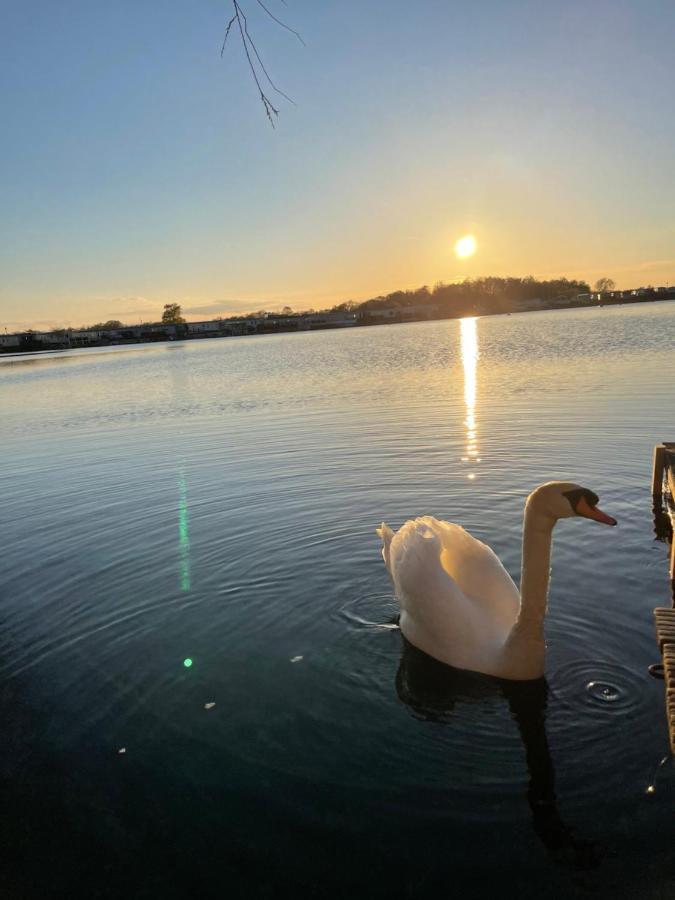 Sunscape Breaks At Tattershall Lakes Hotel Exterior foto